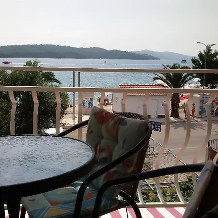 With Sea View And Balcony Lejlighed
